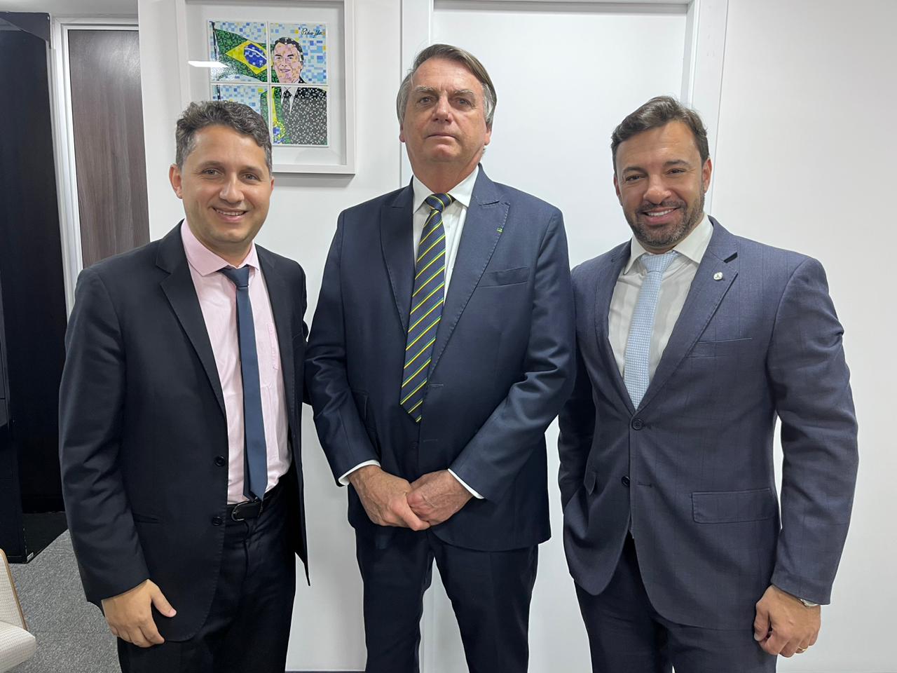 Jair Bolsonaro e o Deputado Daniel Freitas receberam o vereador John Lenon em Brasília