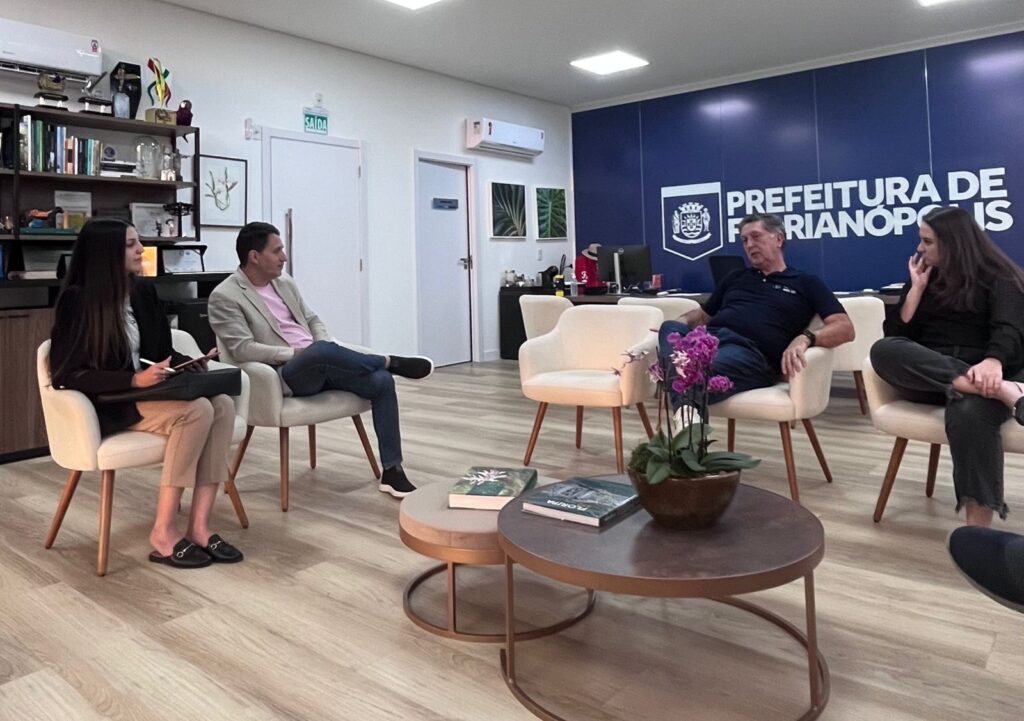 Prefeito Topázio de Florianópolis recebeu o Vereador John Lenon de Camboriú