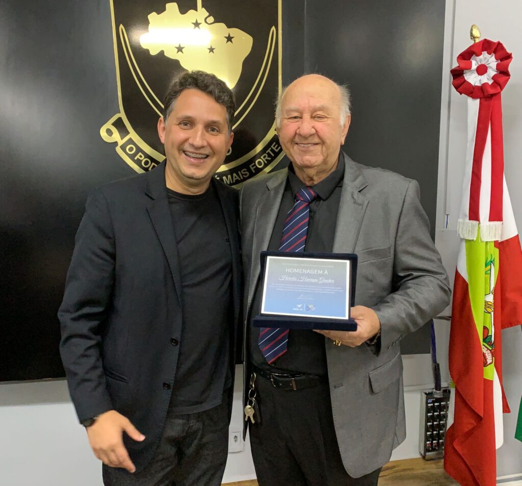 Vereador John Lenon prestigia comemoração dos 50 anos do CRECI-SC, e solicita mais atenção e apoio do Governo Municipal aos corretores de imóveis