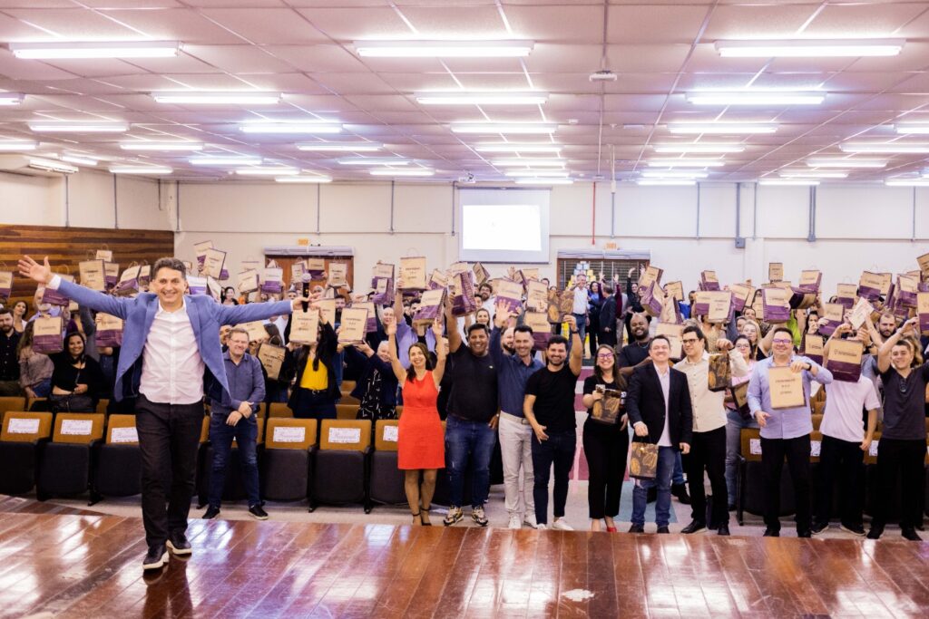Vereador John Lenon recebe homenagem especial no 5° Encontro de Empreendedores de Camboriú: Uma noite de inovação, empreendedorismo e networking