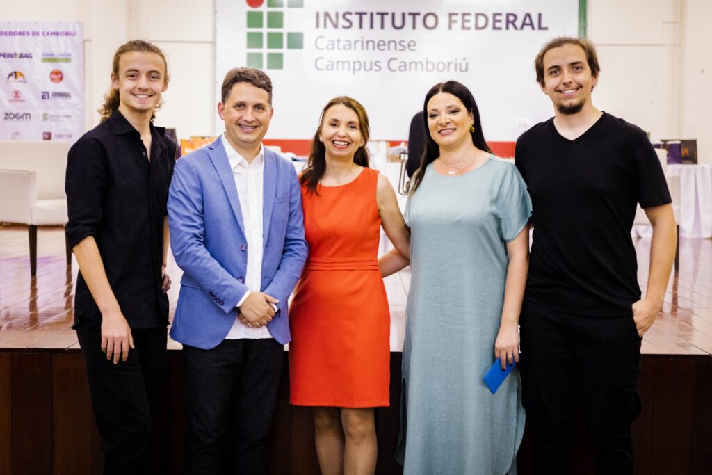 Vereador John Lenon recebe homenagem especial no 5° Encontro de Empreendedores de Camboriú: Uma noite de inovação, empreendedorismo e networking