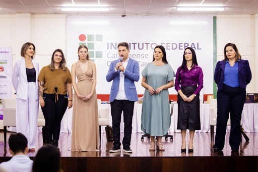 Vereador John Lenon recebe homenagem especial no 5° Encontro de Empreendedores de Camboriú: Uma noite de inovação, empreendedorismo e networking