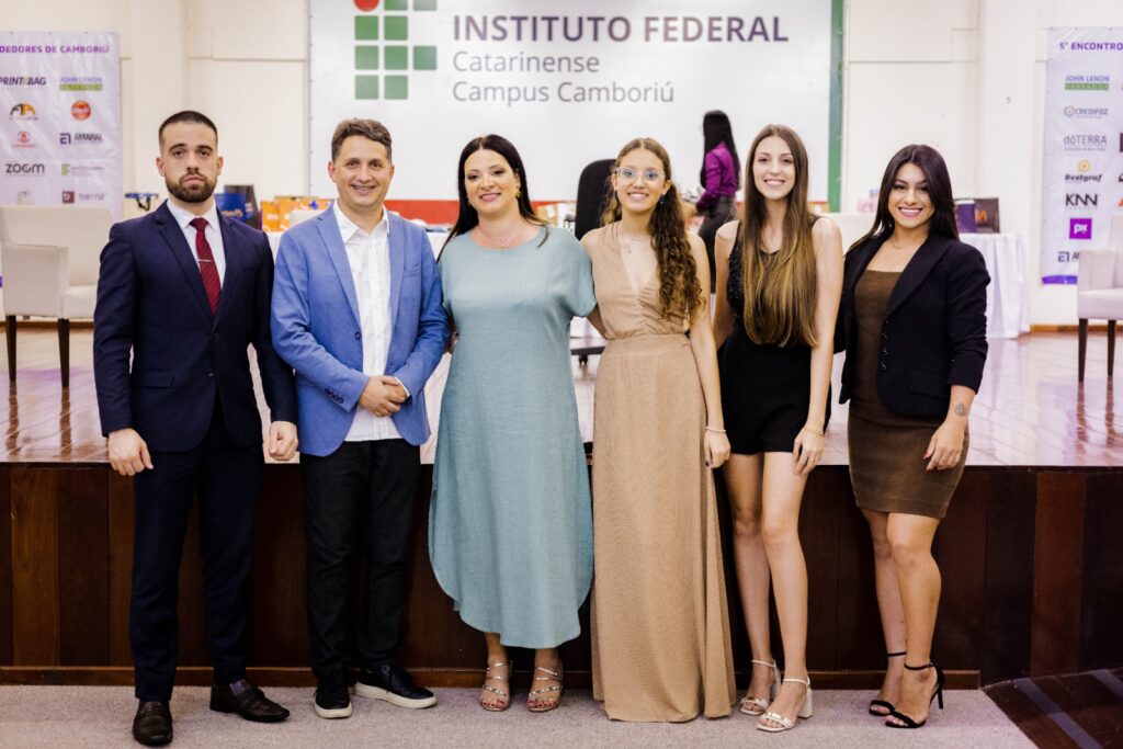 Vereador John Lenon recebe homenagem especial no 5° Encontro de Empreendedores de Camboriú: Uma noite de inovação, empreendedorismo e networking