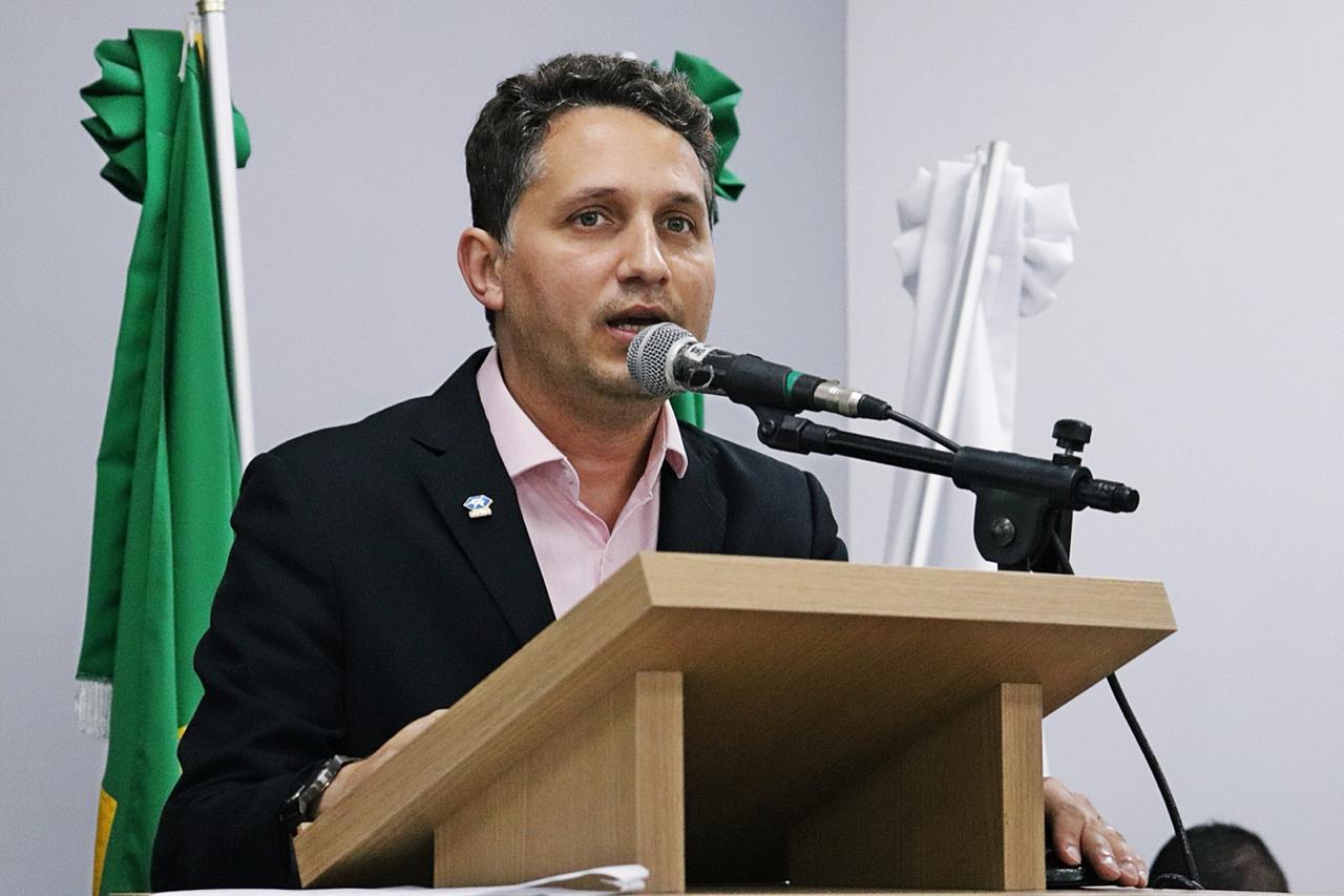 Aprovado projeto do Vereador John Lenon que dá transparência na divulgação de vagas para aprovados em seletivos da Educação.