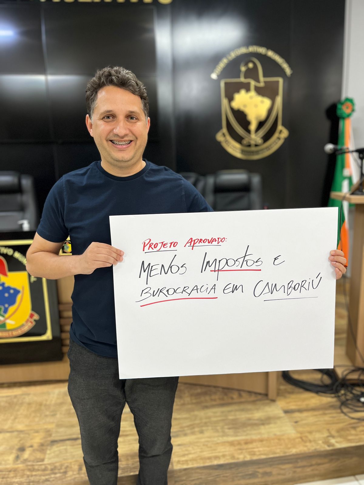 Aprovado dois projetos do Vereador John Lenon que reduz a burocracia e concede isenção de taxas em Camboriú.