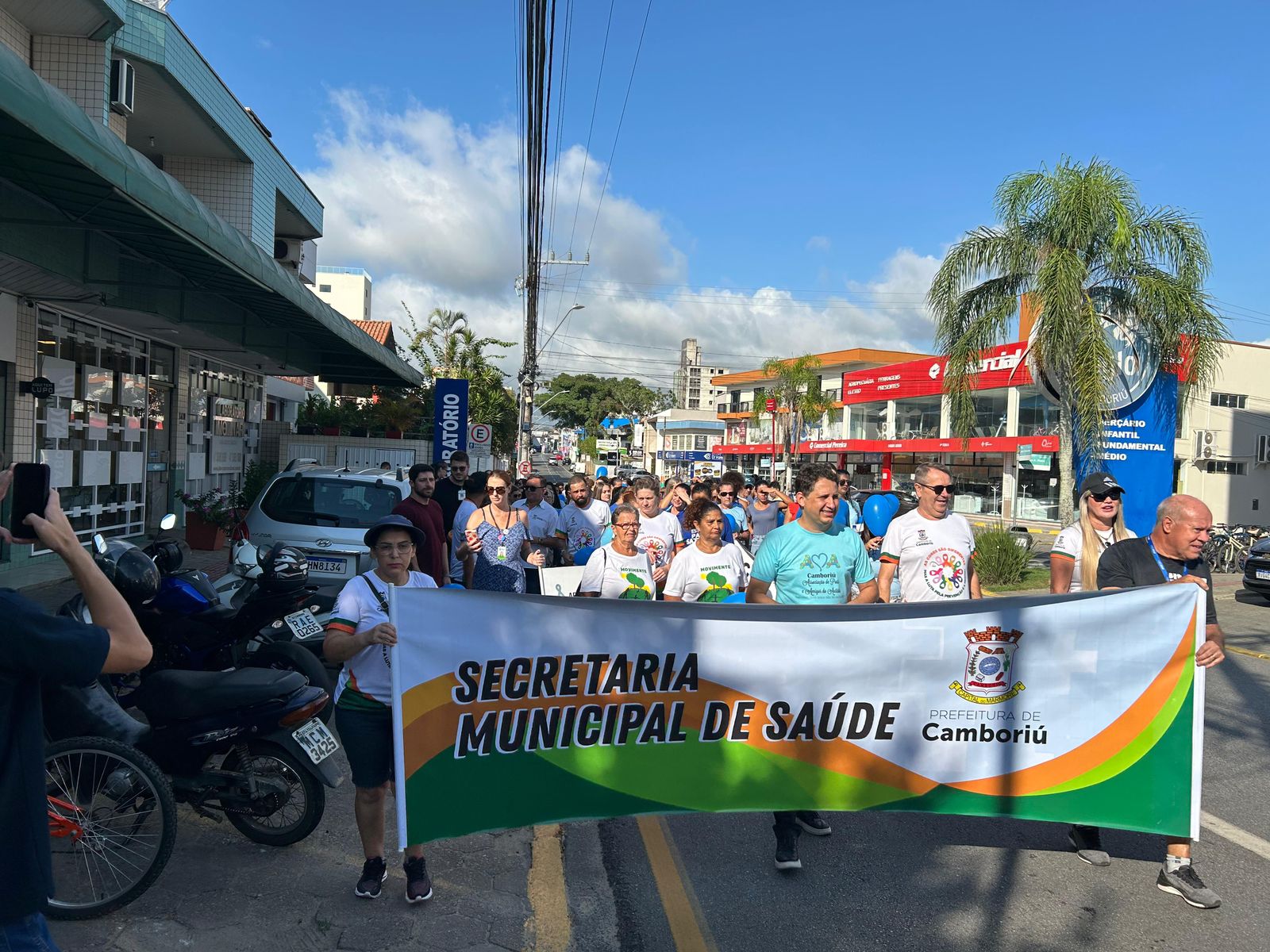 Dia de Conscientização sobre Autismo teve caminhada na manhã desta terça-feira em Camboriú.