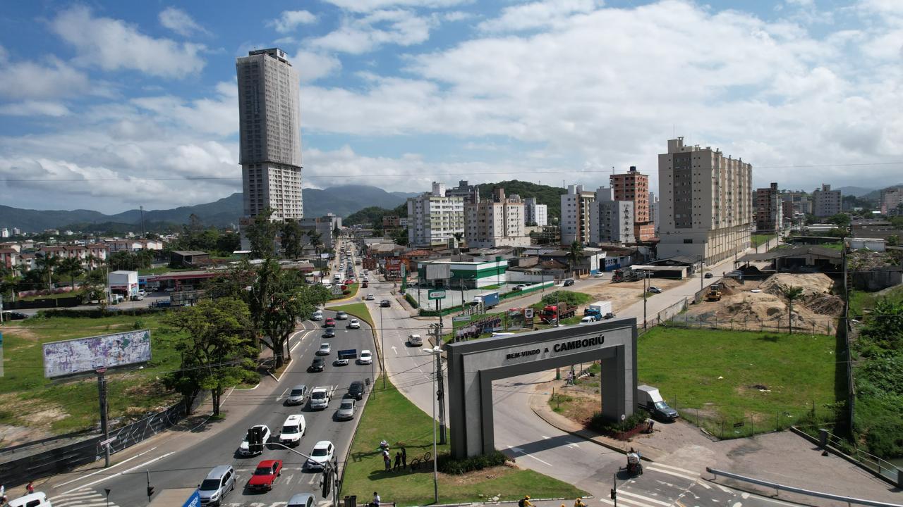 Camboriú completa 140 anos de história e John Lenon destaca pontos importantes para o futuro da cidade.