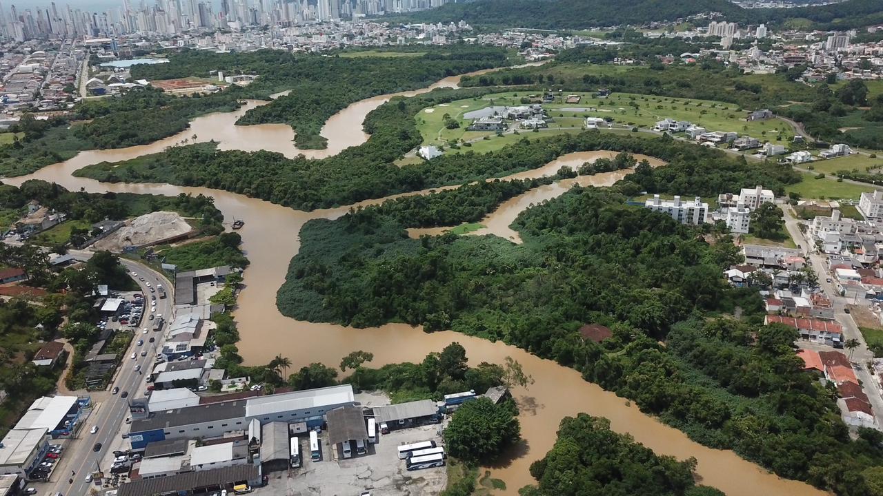 Vereador John Lenon propõe medidas para proteger o Rio Camboriú e prevenir enchentes