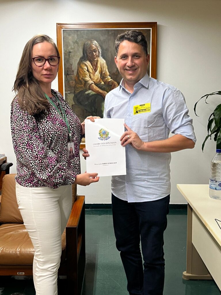 John Lenon apresenta projeto de incentivo a jogos eletrônicos como alternativa de contraturno escolar em Camboriú.