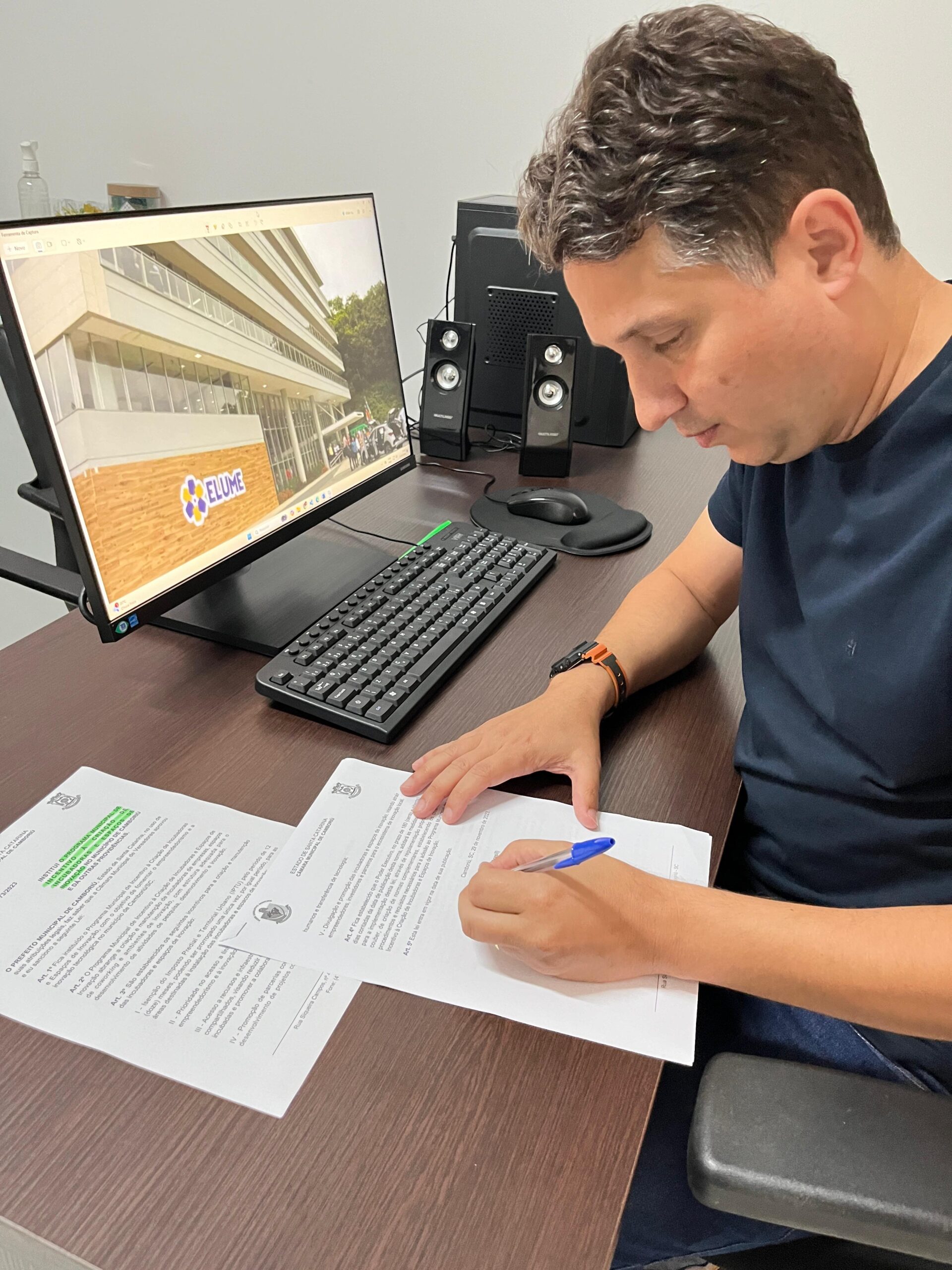 Vereador John Lenon Teodoro apresenta Projeto de Lei para Fomentar o Empreendedorismo e a Inovação em Camboriú